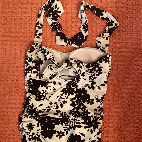 Lands End Floral Sweetheart Halter One Piece - Picture 4 of 4